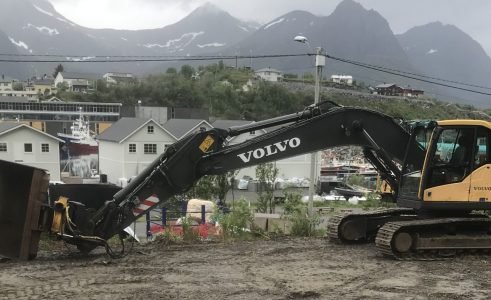 Grunnarbeidet på batteritomtene har startet
