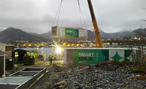 Fiskeri- og havminister Bjørnar Selnes Skjæran åpner batteriene på Senja