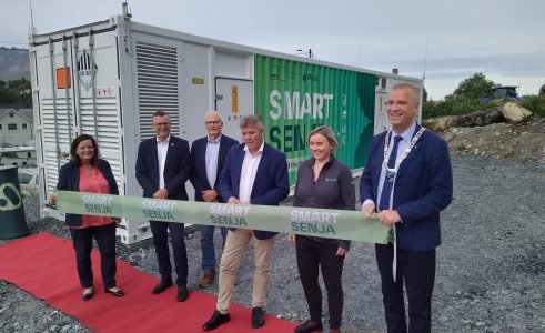 Fiskeriministeren klippet snora og åpnet batteriene